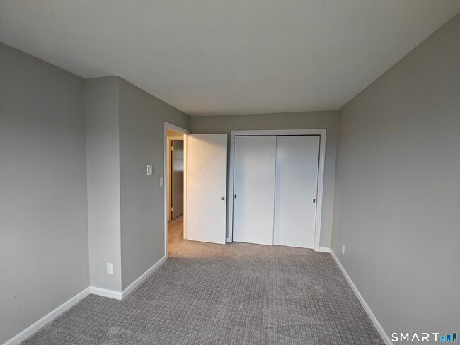 Building Photo - 18 Broadview Hts