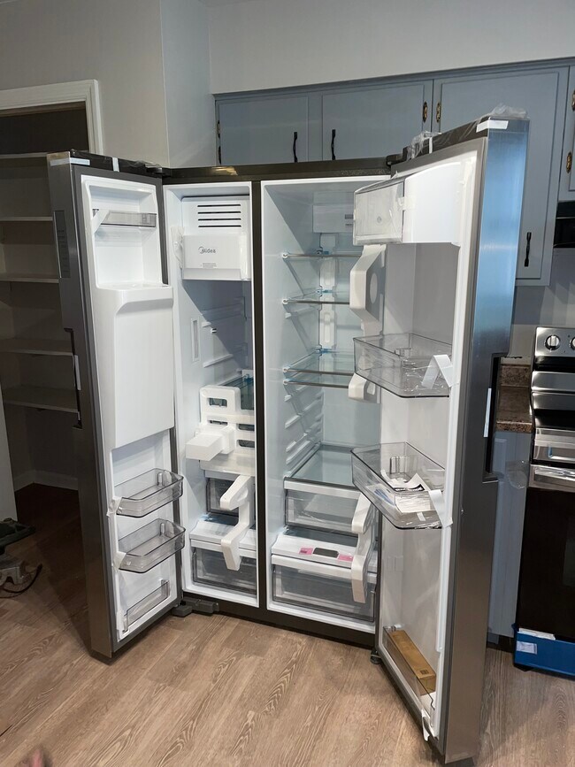 Building Photo - 400 Schenkel Ln