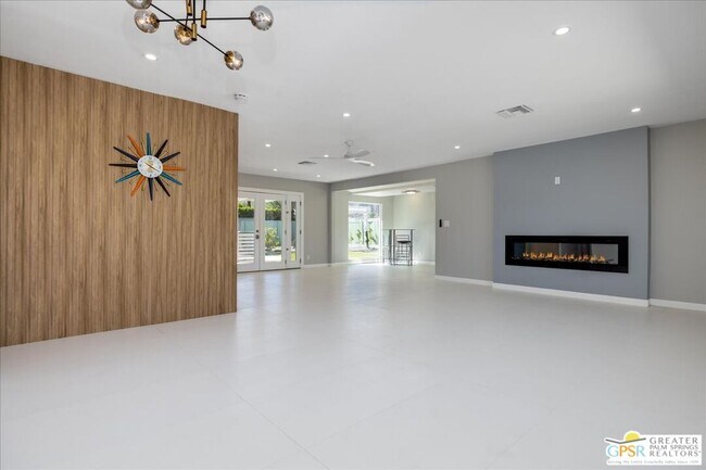 Building Photo - 505 E Molino Rd