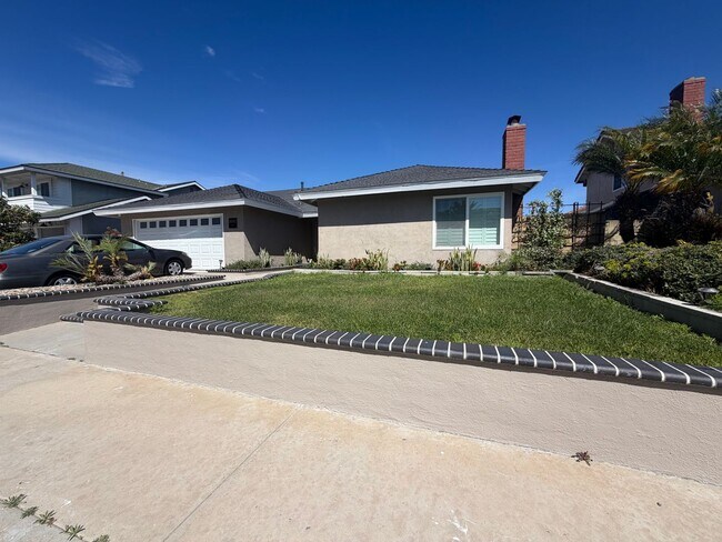 Building Photo - Beautiful, spacious 4-bedroom, 2-bath home for rent in Fountain Valley