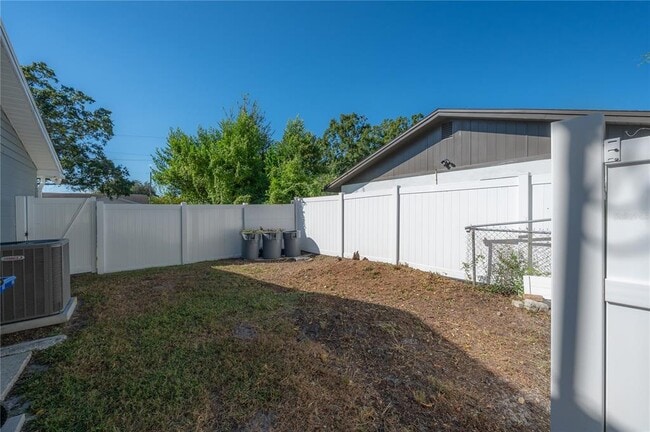 Building Photo - 2523 Lake Ellen Cir