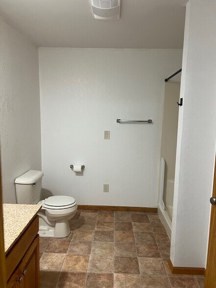 Building Photo - 1731 Crooked Ave