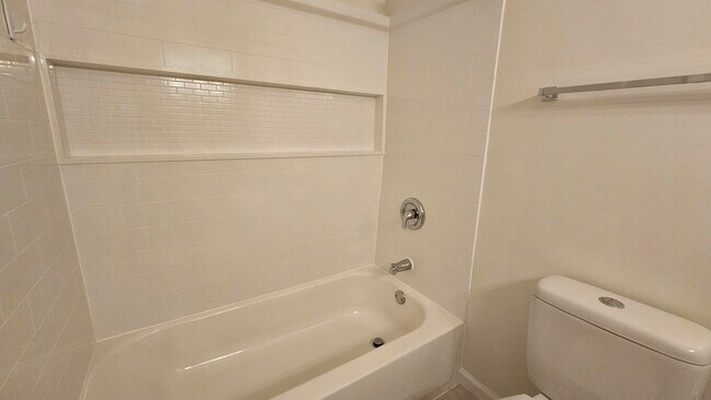 Building Photo - 3210 Gateway Cir