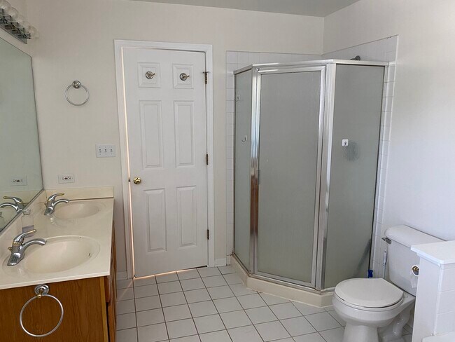 Master Bathroom - 39761 N Tee Side Ct