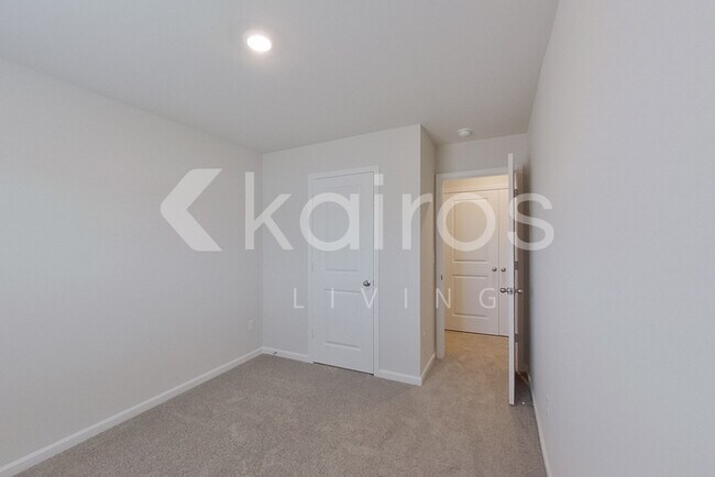 Building Photo - 2579 Banyon Cir