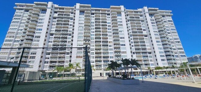 Building Photo - 18061 Biscayne Blvd