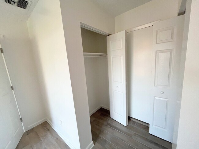 Building Photo - 5151 Picadilly Circus Ct