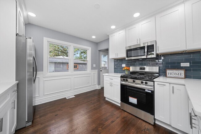 Building Photo - 9624 W Shore Dr