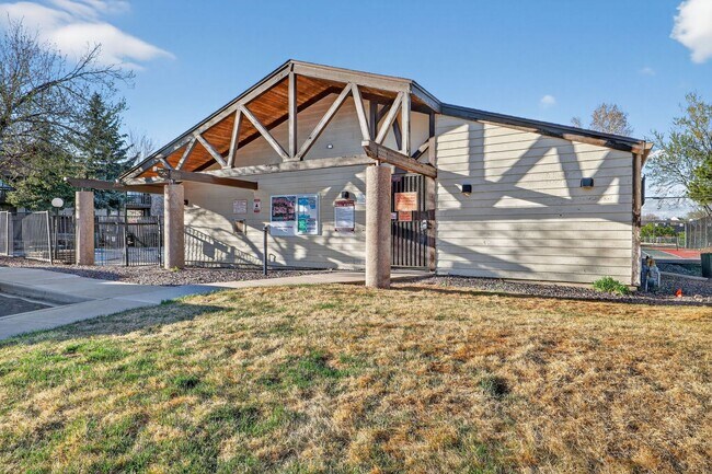 Building Photo - Updated 2 bed 1 bath condo in Arvada!