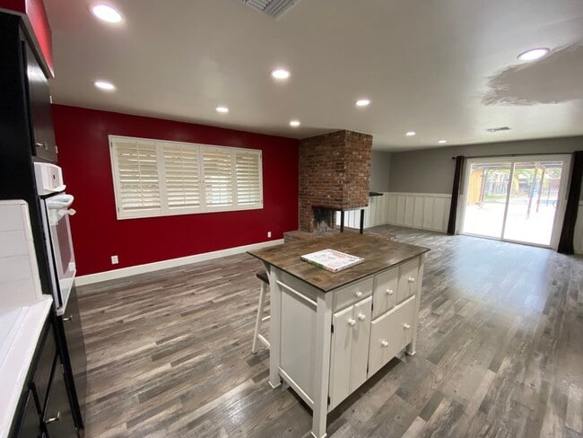 Building Photo - Coming Soon! Spacious 4-Bed, 2-Bath Country Home with Pool, Spa, and More!