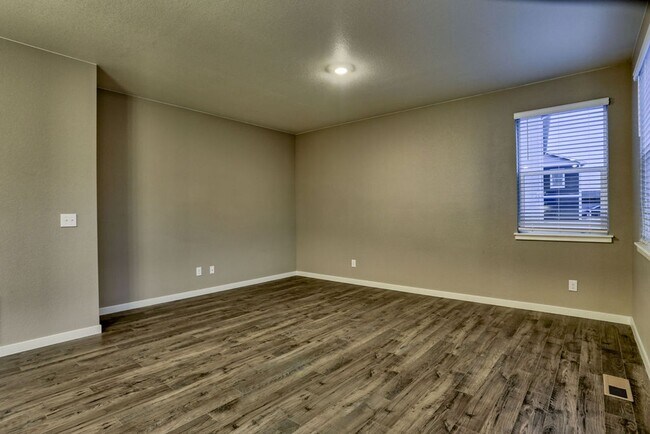 Building Photo - 4 Bedroom home in Windsor