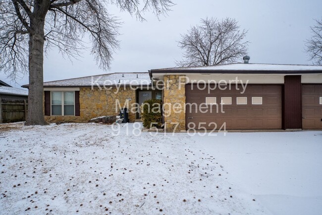 Building Photo - Gorgeous 3 Bed / 2 Bath! Coming soon!