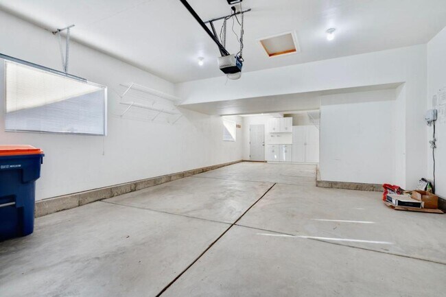 Building Photo - 326 Moss Rock Way