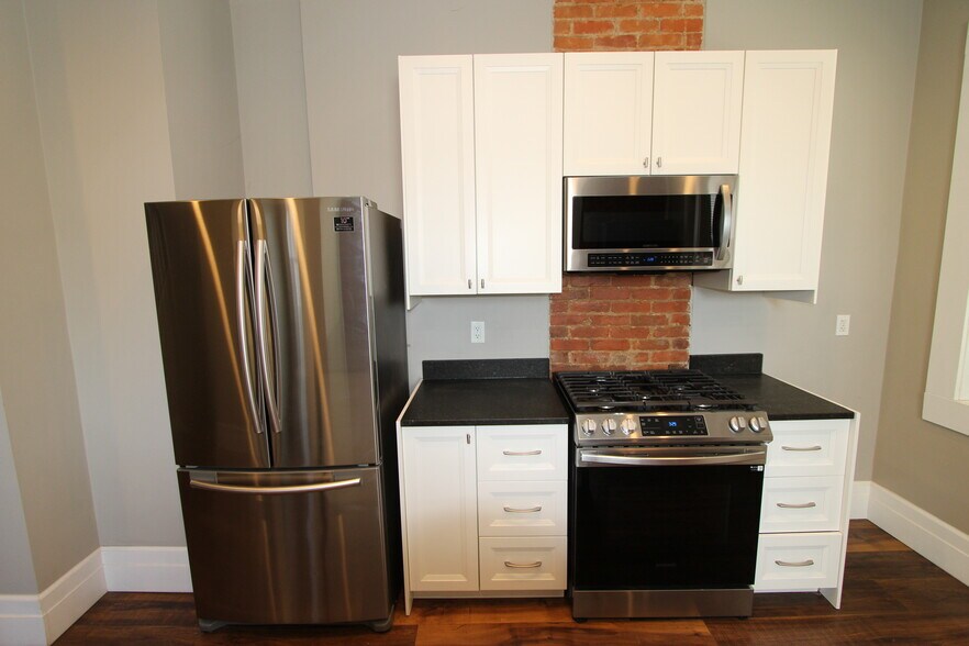 Building Photo - 164 N 18th St