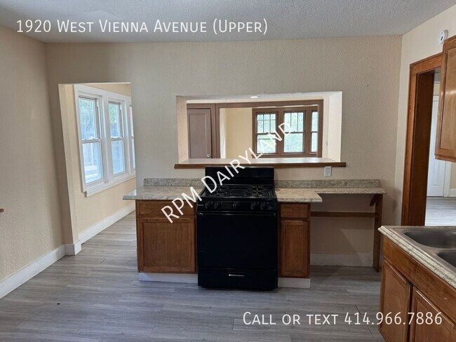 Building Photo - 1920 W Vienna Ave