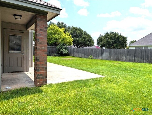 Building Photo - 1021 Westend Dr