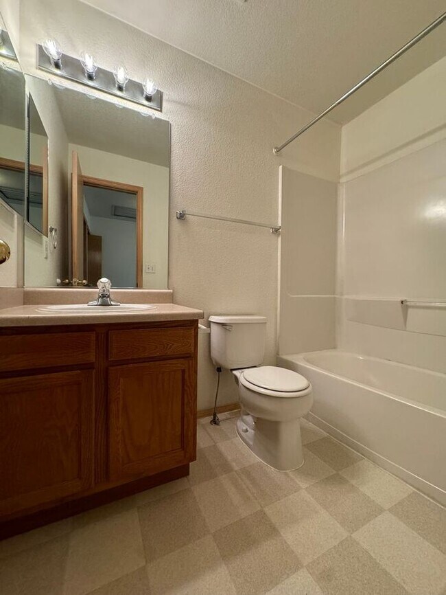 Building Photo - Charming 3 Bed/2 Bath Home with Attached 2 Car Garage in Mariana Butte