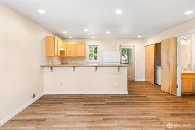 Building Photo - 5863 Cedar St