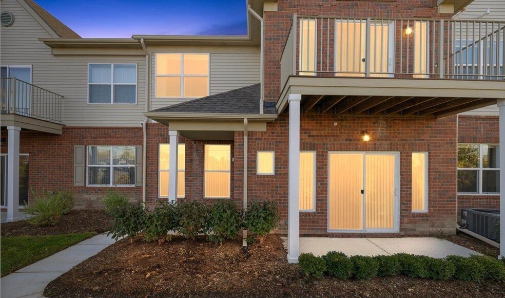Building Photo - 8280 Heywood Cir