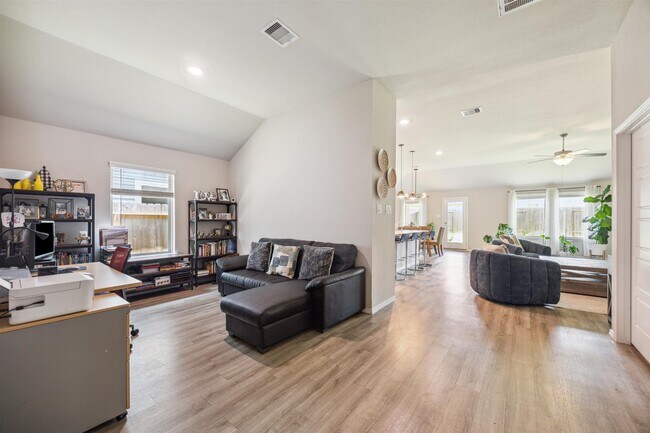 Building Photo - 6414 Fiddlewood Thicket Ln