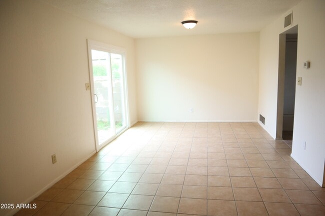 Building Photo - 4241 Plaza Oro Loma