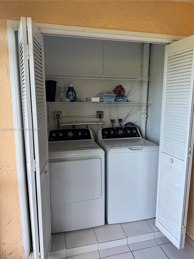 Building Photo - 7590 Tahiti Ln