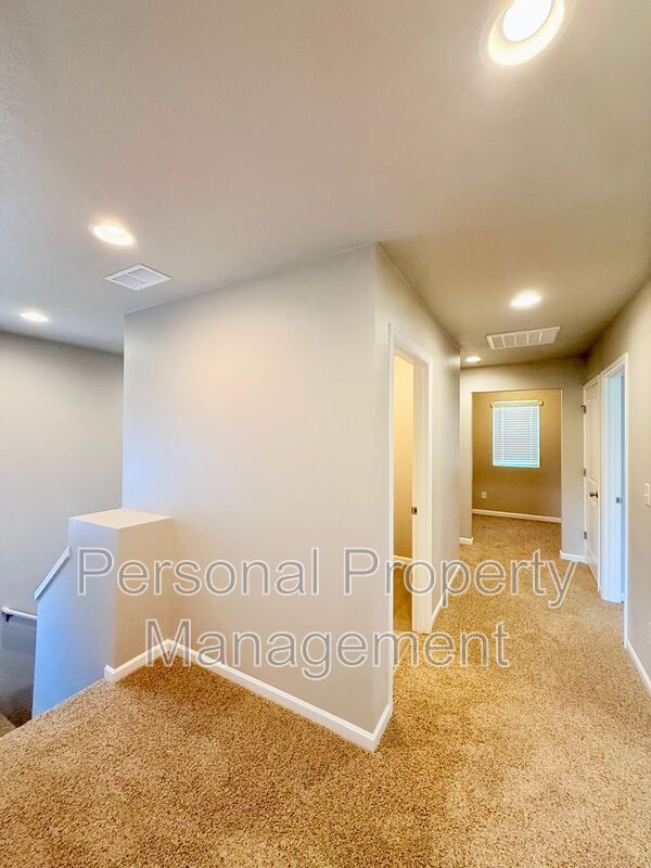Building Photo - 2727 S White Salmon Dr