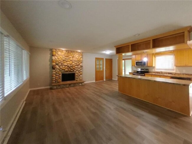 Building Photo - 3607 Robinwood Terrace