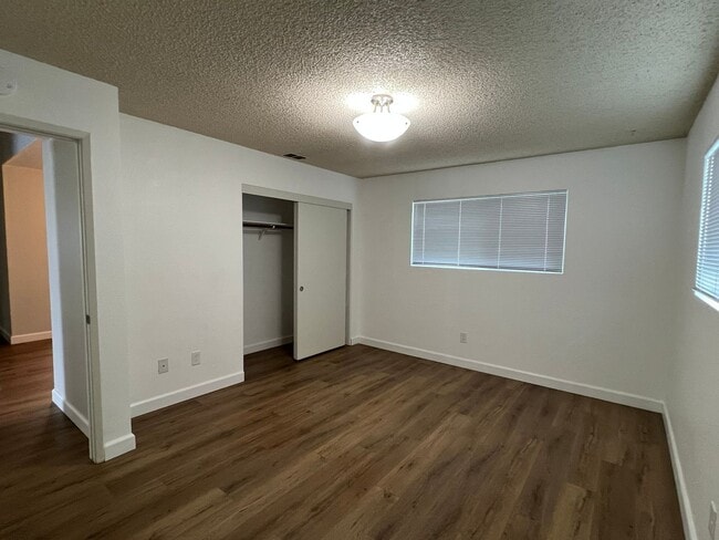 Building Photo - 470 Java St