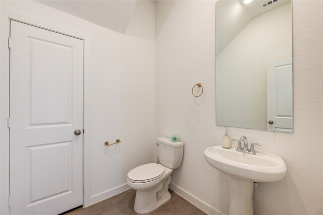 Building Photo - 21255 Doubtful Cyn Dr