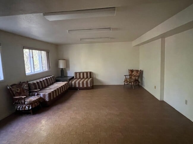Building Photo - Beautiful home with amazing views and larg...