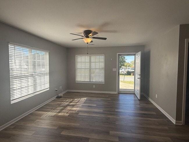 Building Photo - Newly Updated Ranch-Style Condo