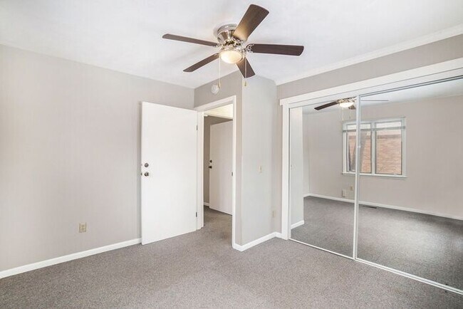 Building Photo - Unique Upper Floor Two Bedroom Flat $1099