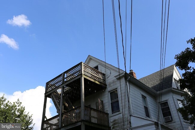 Building Photo - 730 St Johns Rd