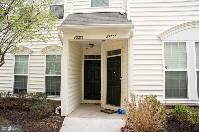 Building Photo - 42294 San Juan Terrace