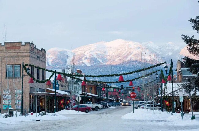 Building Photo - 323 Deer Creek Rd