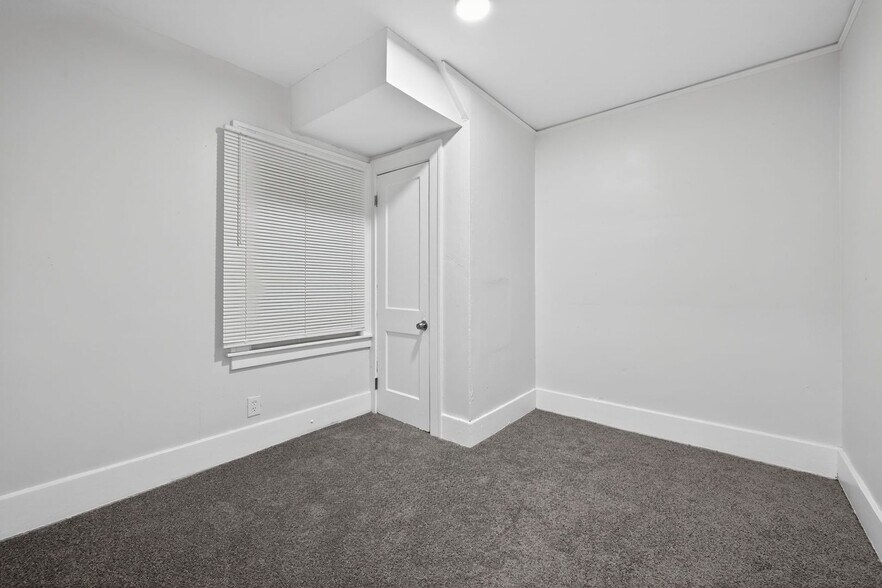 Building Photo - 16189 San Juan Dr