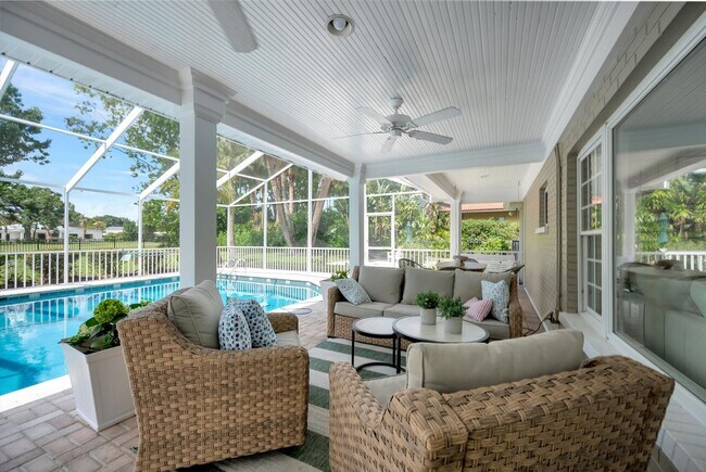 Building Photo - Luxury 5 Bed/4 Bath Pool Home on a Golf Course in Central Sarasota