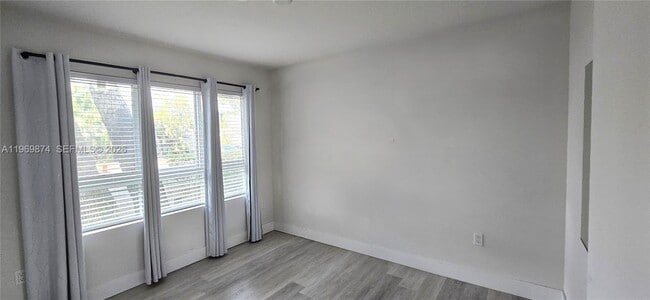 Building Photo - 2535 NE 193rd St