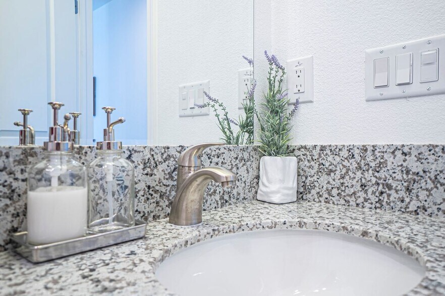 Building Photo - 324 Wisconsin Ave