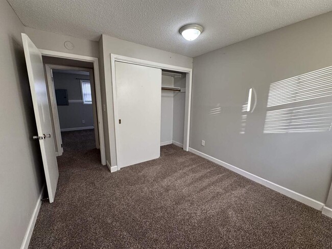 Building Photo - 932 Pius Ln