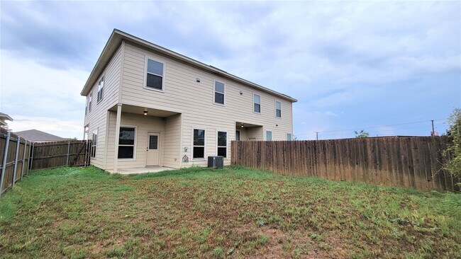 Building Photo - 2207-2209-2209 Avery Village
