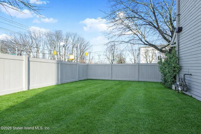 Building Photo - 857 Bloomingdale Rd