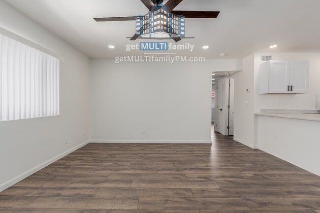 Building Photo - 700 W University Dr
