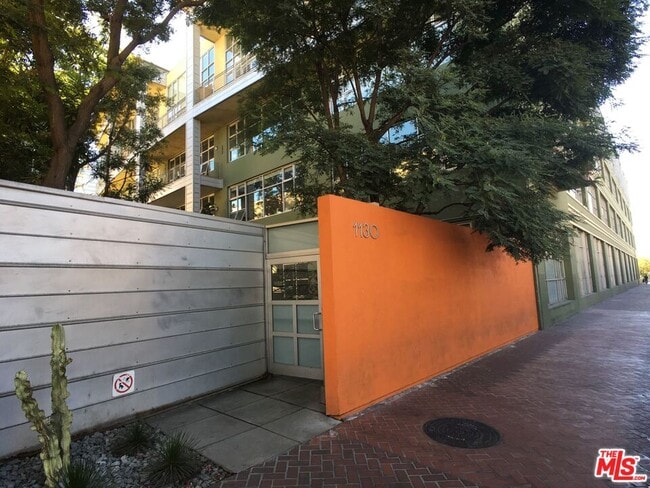 Building Photo - 1130 Flower St