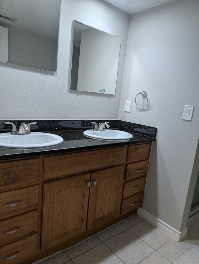 Building Photo - Spacious 3BR 3BA • Attached Garage • Two Patios • Two Primary Suites in Spring