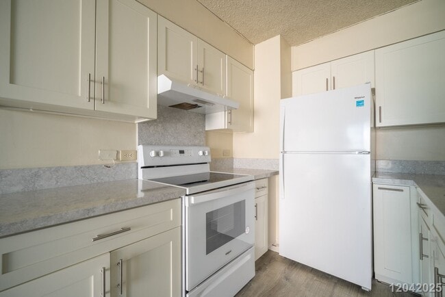 Building Photo - $2700.00 | 2bd/2ba Condominium in Century West (Salt Lake)