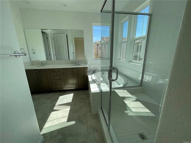 Building Photo - 20814 Bur Oak Cir