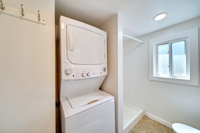 Building Photo - 2528 W 23rd Ave