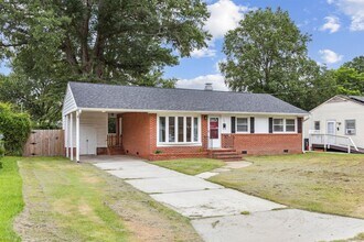 Building Photo - Charming brick rancher with modern kitchen...